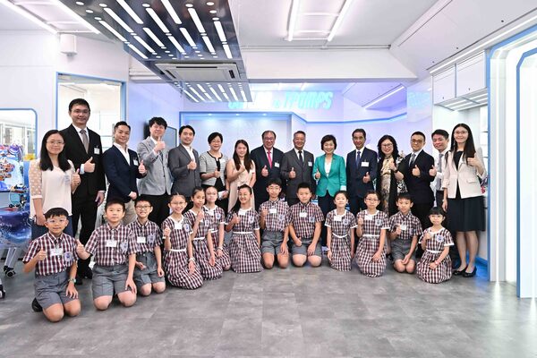 蔡若蓮與師生共迎新學年